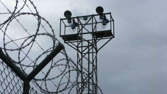 Aresztowali 22-latka za znęcanie się nad matką. Powiesił się w celi