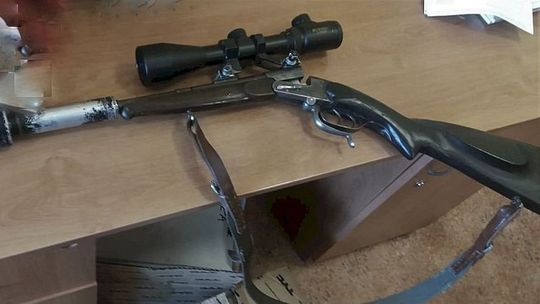 Aresztowany za posiadanie nielegalnej broni i mięsa zwierzęcego 