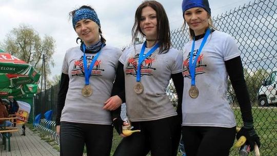 Armageddon Challenge w Janowcu. Ekstremalny bieg przez ogień, rzekę i błoto (zdjęcia)