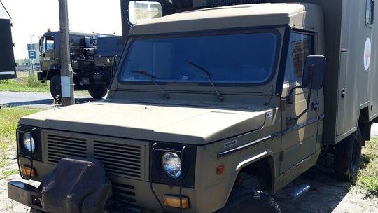 Armia sprzedaje quady i polonezy. Kusi niskimi cenami