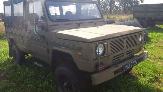 Armia wyprzedaje sprzęt. Ta terenówka ma jeszcze pojeździć