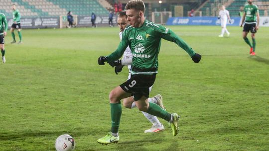 Aron Stasiak (Górnik Łęczna): Nie ma podziału na tych co grają i tych co siedzą na ławce