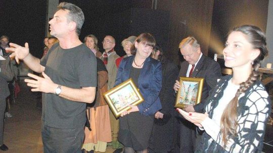 Artur Dziurman: Nałogowo pomagam niewidomym aktorom