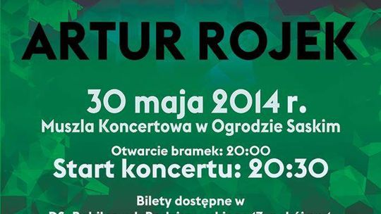 Artur Rojek w muszli koncertowej na koniec Kozienaliów