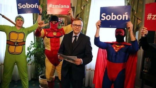 Artur Soboń z poparciem superbohaterów