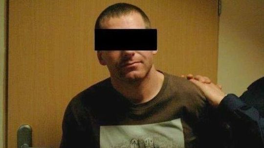 Artur wpadł w szał, kiedy matka kazała mu umyć talerz. Zabił ojca