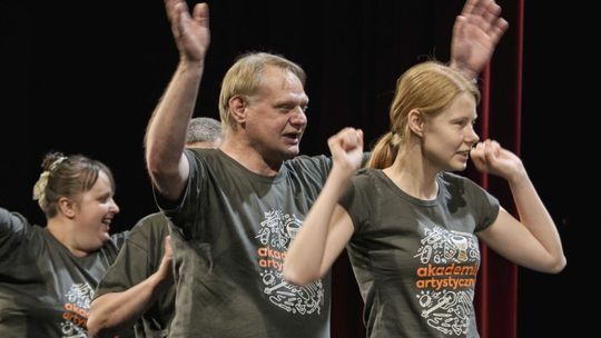 Artyści z niepełnosprawnościami zadebiutowali na scenie Teatru Muzycznego
