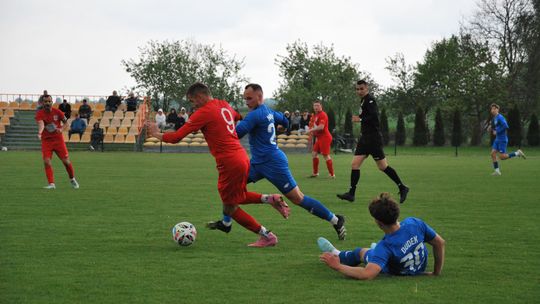 Astra Leśniowice zmniejszyła stratę do SPS Eko Różanka, wyniki i tabela chełmskiej okręgówki