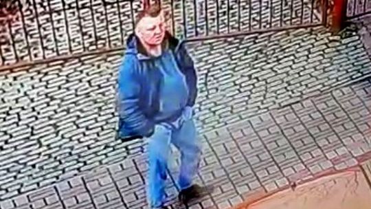 Atak na młodą kobietę w Krasnymstawie. Policja opublikowała wizerunek napastnika