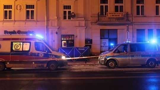 Atak nożownika w centrum Lublina. Policjanci zatrzymali 34-latka. Jedna osoba nie żyje, druga jest w szpitalu