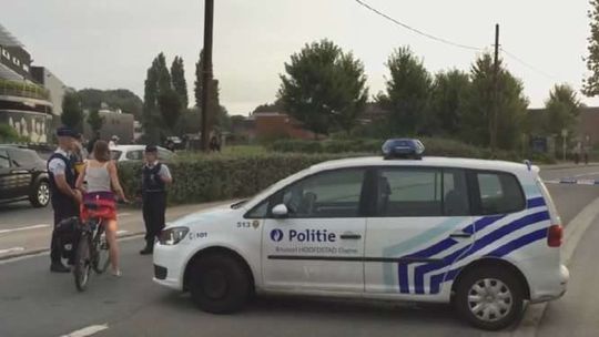 Atak w Brukseli: Samochód staranował bramy, potem wybuchła bomba