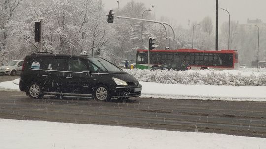Atak zimy. Utrudnienia wokół Lublina, autobusy nie docierają do celu