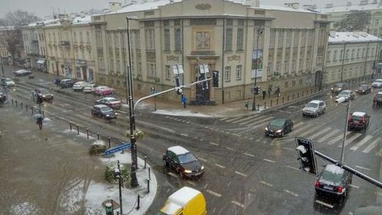 Atak zimy w Lublinie i regionie. Trudna sytuacja na drogach. Wypadki i kolizje