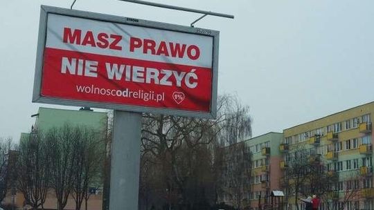 Ateistyczne billboardy budzą kontrowersje. "Flaga znieważona. Złożę zawiadomienie"