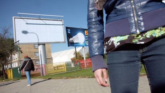 Ateistyczny plakat przeniesiony na Al. Zygmuntowskie
