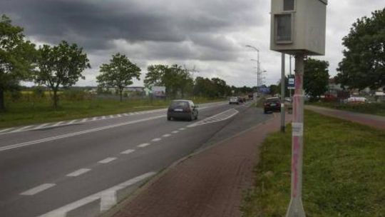 Atrapy znikną, ale puste maszty fotoradarów nadal będą straszyć