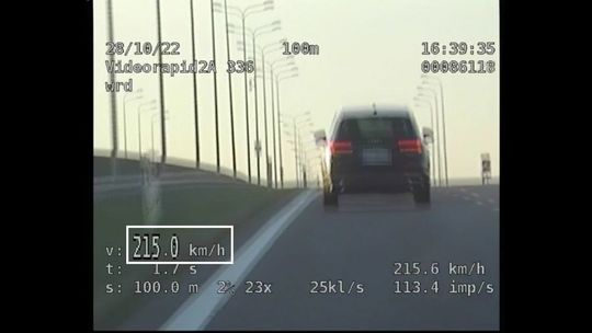 Audi na S17 i 215 km/h na liczniku. Nagranie z radiowozu