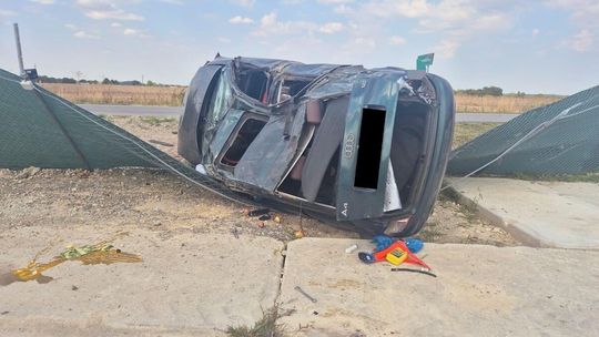 Audi skasowane, a kierowca cudem przeżył 