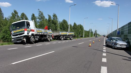 Audi zderzyło się z ciężarówką na obwodnicy Białej Podlaskiej