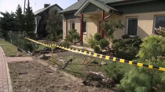 Auto uderzyło w przyłącze gazowe, trzy osoby spłonęły