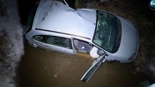 Auto wpadło do rzeki. 15-latek za kierownicą zginął na miejscu