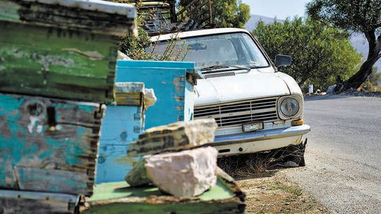 Auto ze śmietnika to niezła inwestycja. Ile można zarobić na "zabytkowych" samochodach?
