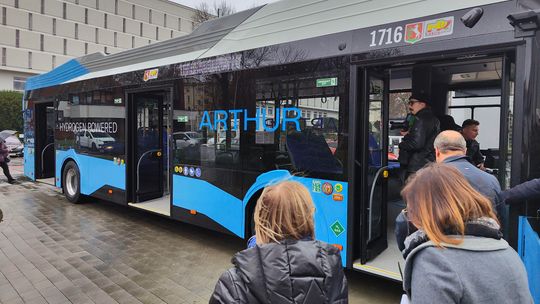Autobus na wodór już na ulicach Lublina. Czy taka jazda się opłaca?