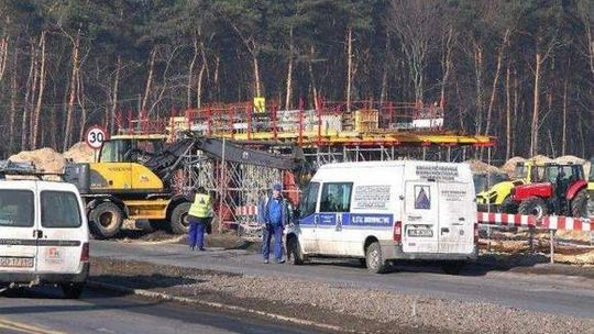 Autobus tędy nie jeździ, ale wiaty powstały