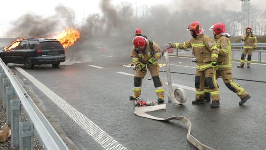 Autobus z dziećmi i palący się samochód. Pod Lublinem ćwiczyli ratowanie ofiar wypadku