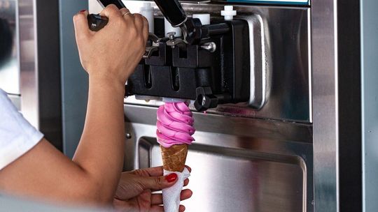 Automat do lodów włoskich – najlepsze rozwiązanie dla małych i dużych lokali