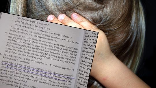 Autor skandalicznej książki uczy jak bić dzieci. "Robiąc dziecku lanie trzeba być czujnym, bo ktoś może to zgłosić na policję"