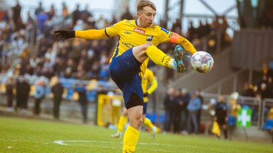 Avia nie znalazła sposobu na lidera tabeli. Sandecja prawie perfekcyjna u siebie