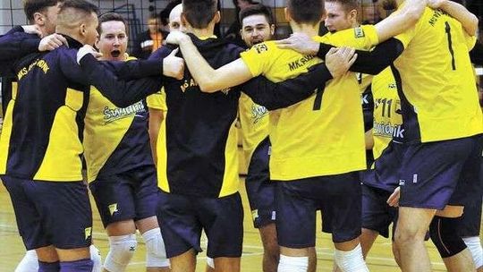 Avia Świdnik – AKS V LO Rzeszów 3:1. Nadal są w czołówce