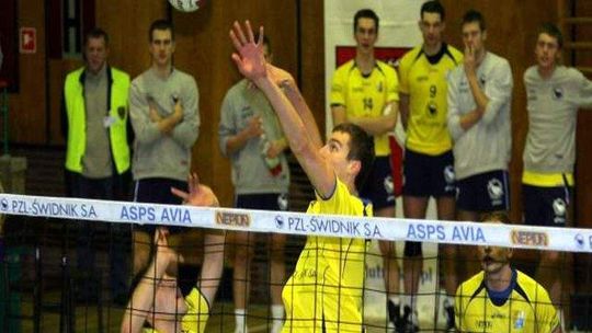 Avia Świdnik przegrała 0:3 z liderem Camperem Wyszków. Huragan zdobył stolicę