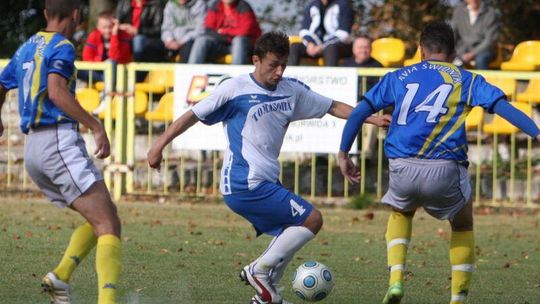 Avia Świdnik - Tomasovia 0:2, lider bez armat 