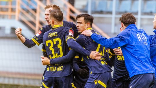 Avia znowu na czele tabeli. Kuriozalny samobój pomógł wygrać w Kielcach