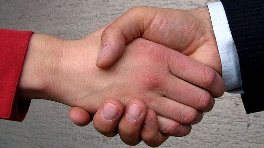 Awans dla wszystkich urzędników pierwszego dnia pracy