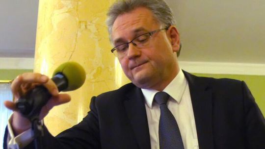 Awans Pruszkowskiego za poparcie? Sprawa umorzona