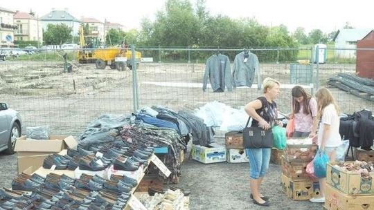 Awantura i słowne utarczki na targowisku. Burmistrz uspokaja