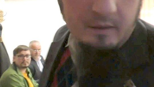 Awantura na posiedzeniu rady dzielnicy. Radny nie chciał być filmowany (wideo)