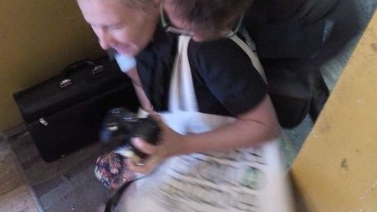 Awantura podczas wizyty komornika. Wyskoczyła z protokołem przez okno