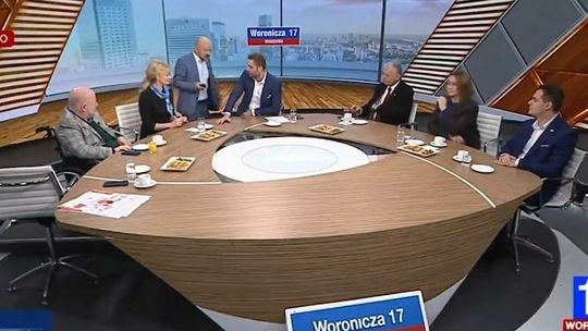Awantura w studio TVP Info. Senator Bury wyciąga z kieszeni ogórka. Nagranie
