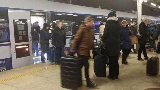 Awaria pociągu Dart z Warszawy do Lublina. Nie udało się naprawić, pasażerów czeka przesiadka