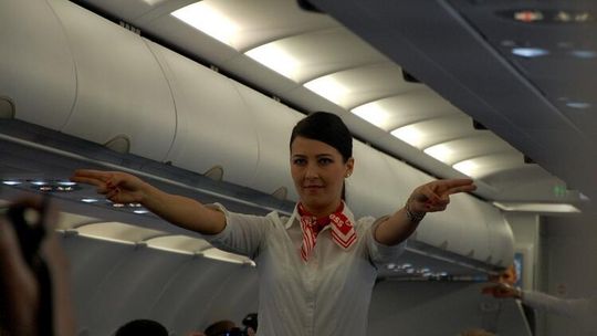 Awaria samolotu OLT Express. Pilot musiał zawrócić do Warszawy