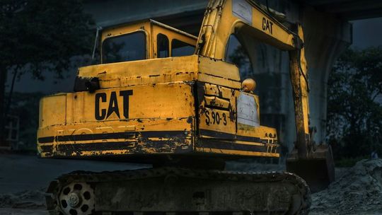 Awaria siłownika w środku pracy? Sprawdź, jak ekspresowa regeneracja może uratować Twój dzień (i budżet)