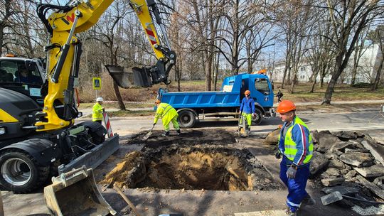 Awaria w centrum miasta. Autobusy idą na objazdy