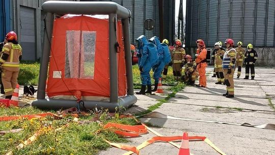 Awaria w dużym zakładzie przemysłowym. Tak ćwiczyli strażacy