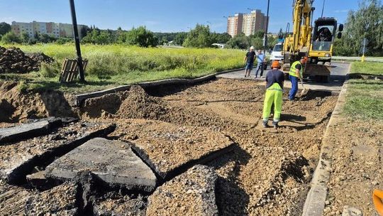 Awaria wodociągu na ul. Filaretów: ruch został juz częściowo przywrócony