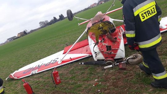 Awionetka z Aeroklubu w Dęblinie „dachowała” na środku pola