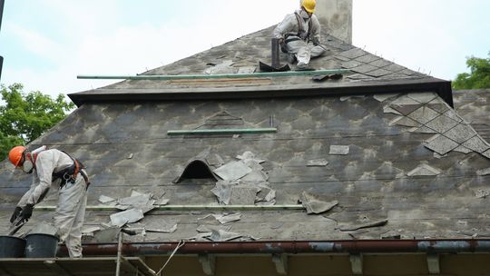 Azbest w Poniatowej. Ostatni dzwonek na złożenie raportu